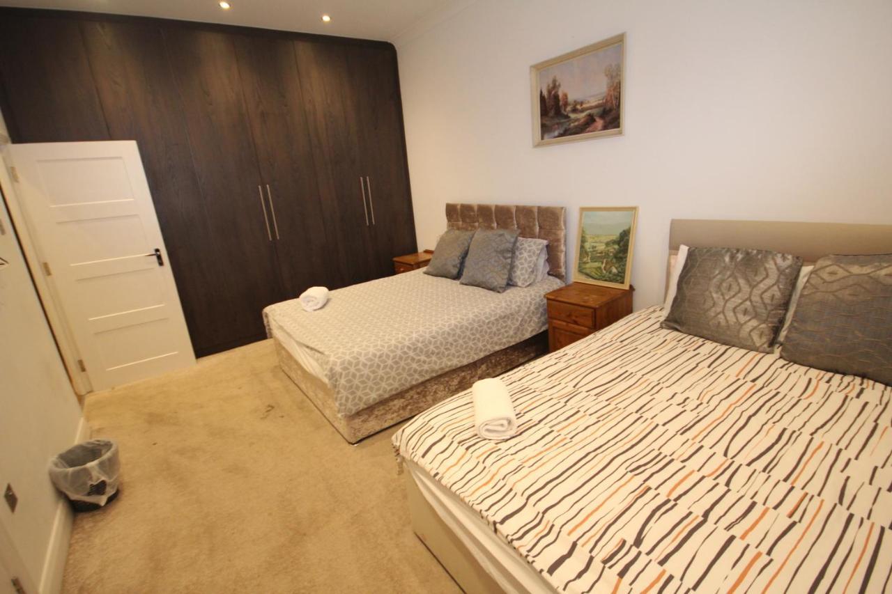 Great West Road Apartments Flat C Лондон Экстерьер фото